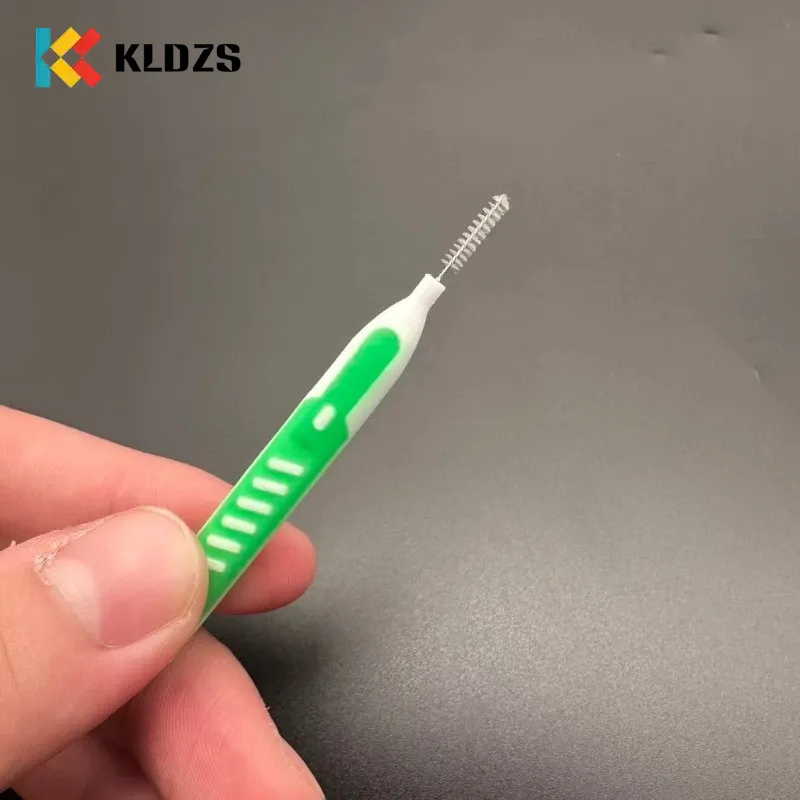 Periuta interdentara Push-Pull